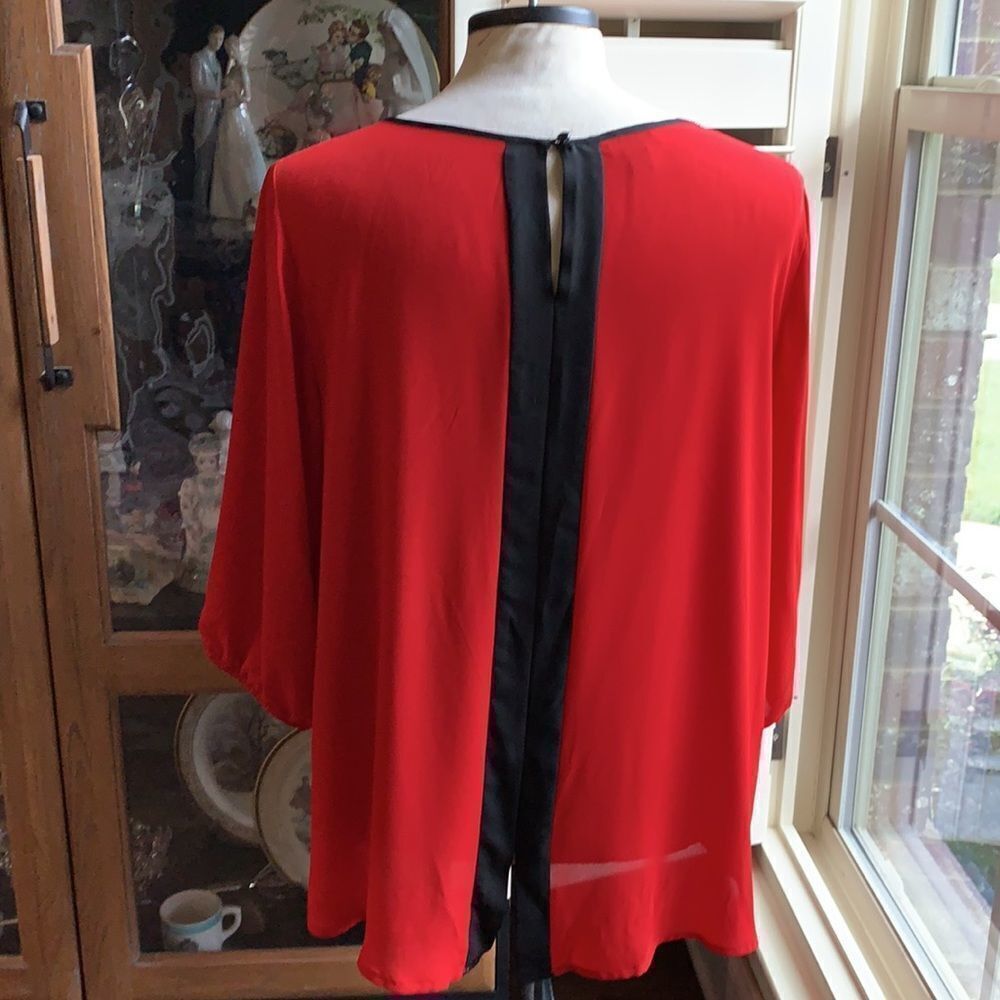 I.N. Studio Top  - Picture 3 of 12